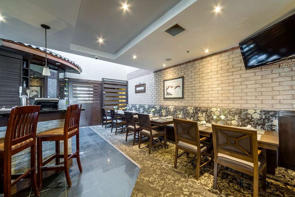 Monte Carlo Inn Airport Suites Mississauga Szoba fotó